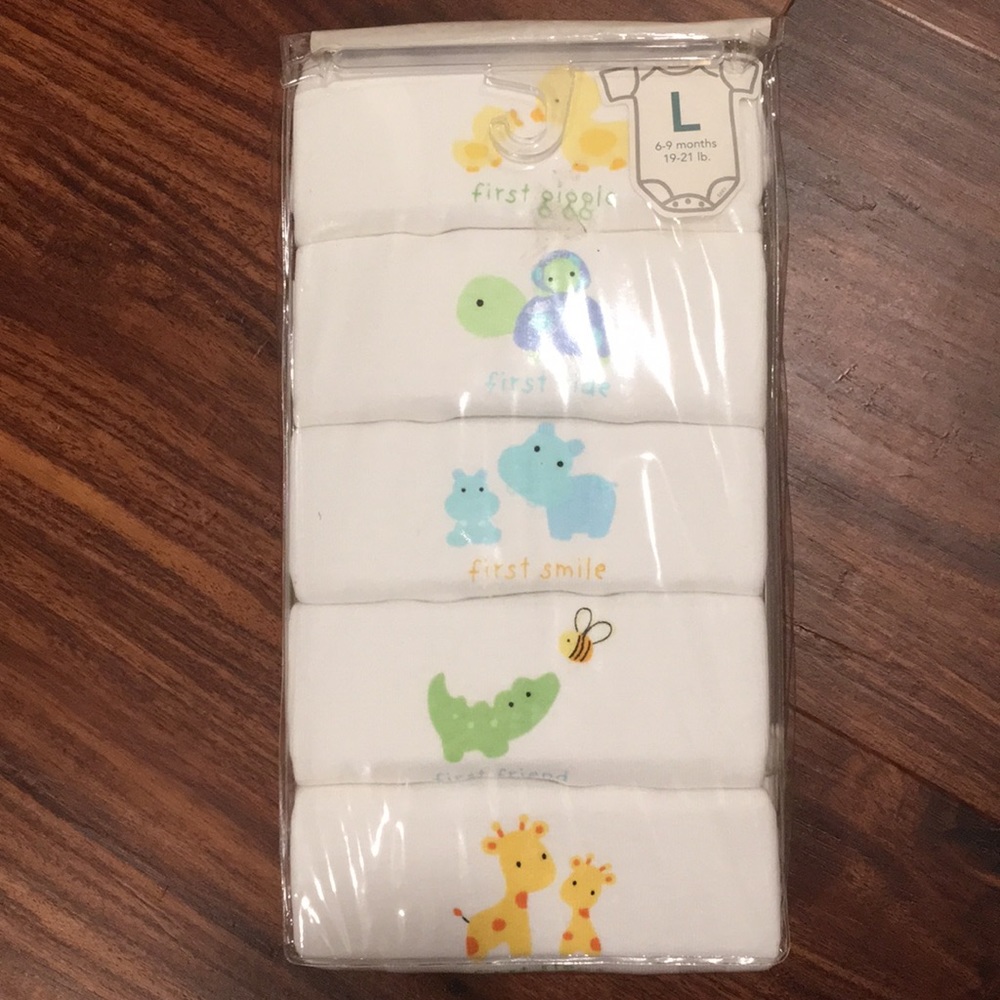 Carter’s Five Pack Bodysuits. Size 6-9 Months